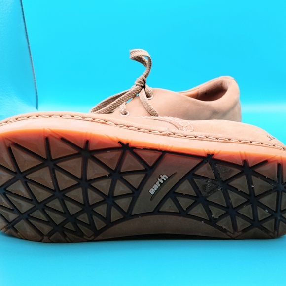 Suede Earth shoes, size 7 - Picture 2 of 4
